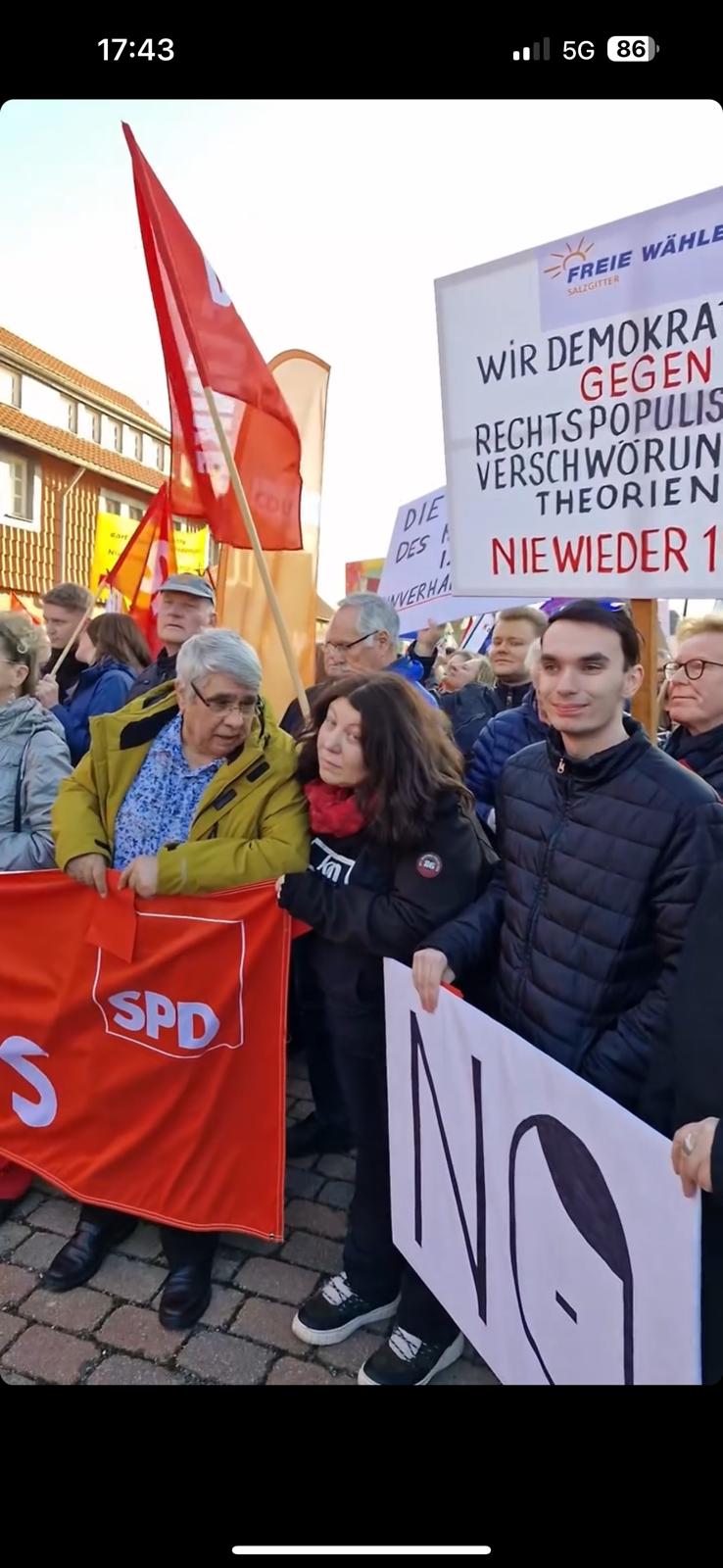 Demonstranten bei einer Demo gegen rechts in Salzgitter