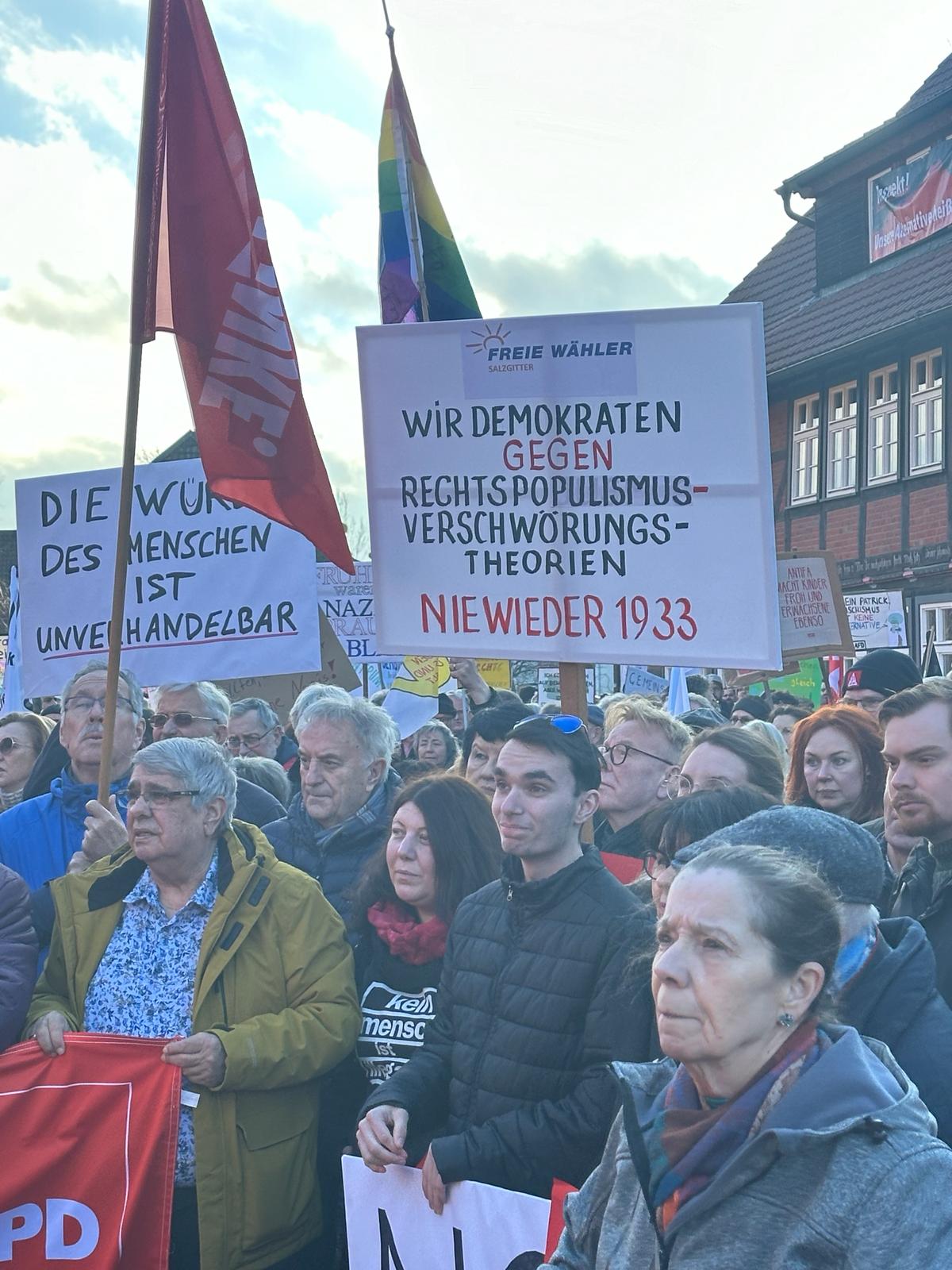 FREIE WÄHLER Ratsfraktion Salzgitter anwesend auf der Demo gegen Rechts in Salzgitter